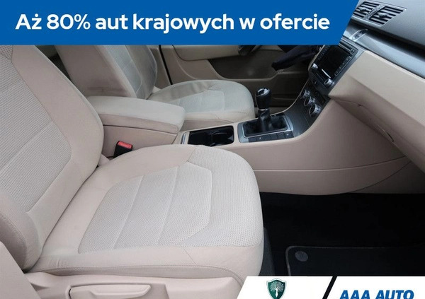 Volkswagen Passat cena 21000 przebieg: 308122, rok produkcji 2012 z Złoty Stok małe 379
